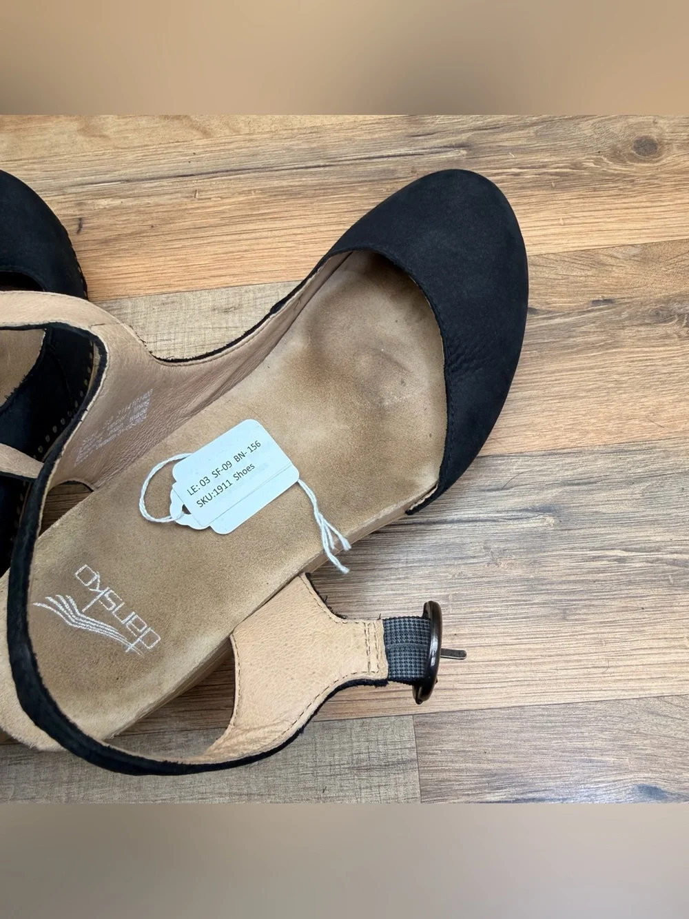 Dansko size 8.5-9 39 Black Mary Jane Block Heel Sandals with Gold Buckle
